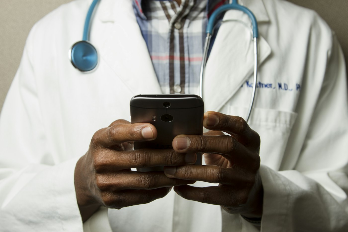 HealCross telemedicine doctor